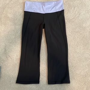 Lululemon cropped yoga pants